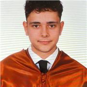 Estudiante de Ingeniería de Automoción que imparte clases de Matemáticas y Física a estudiantes de ESO y Bachillerato